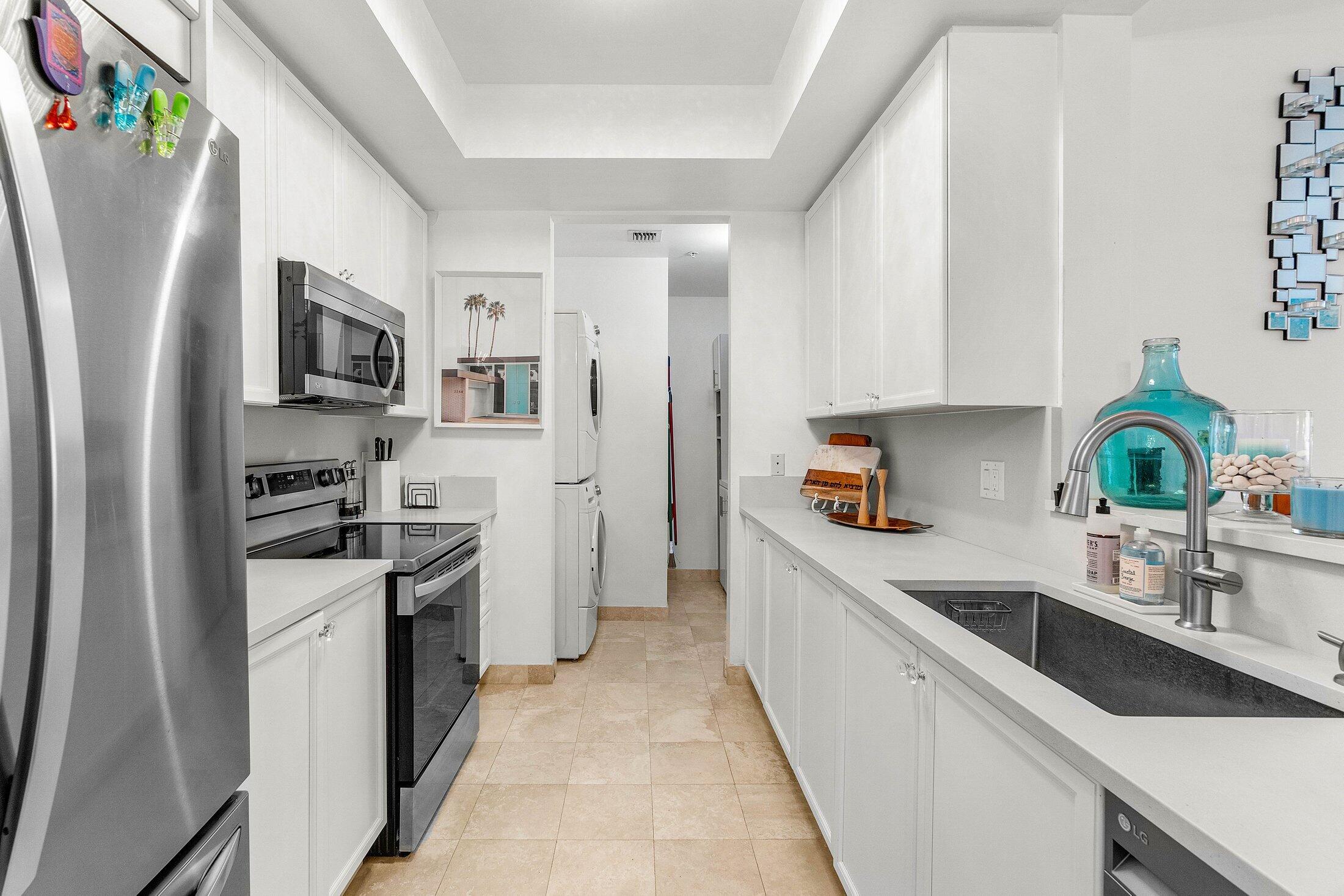 99 Southeast Mizner Boulevard, Unit 543 Boca Raton, FL 33432 - Photo 7 of 45 007-99SoutheastMiznerBoulevard-543-BocaR