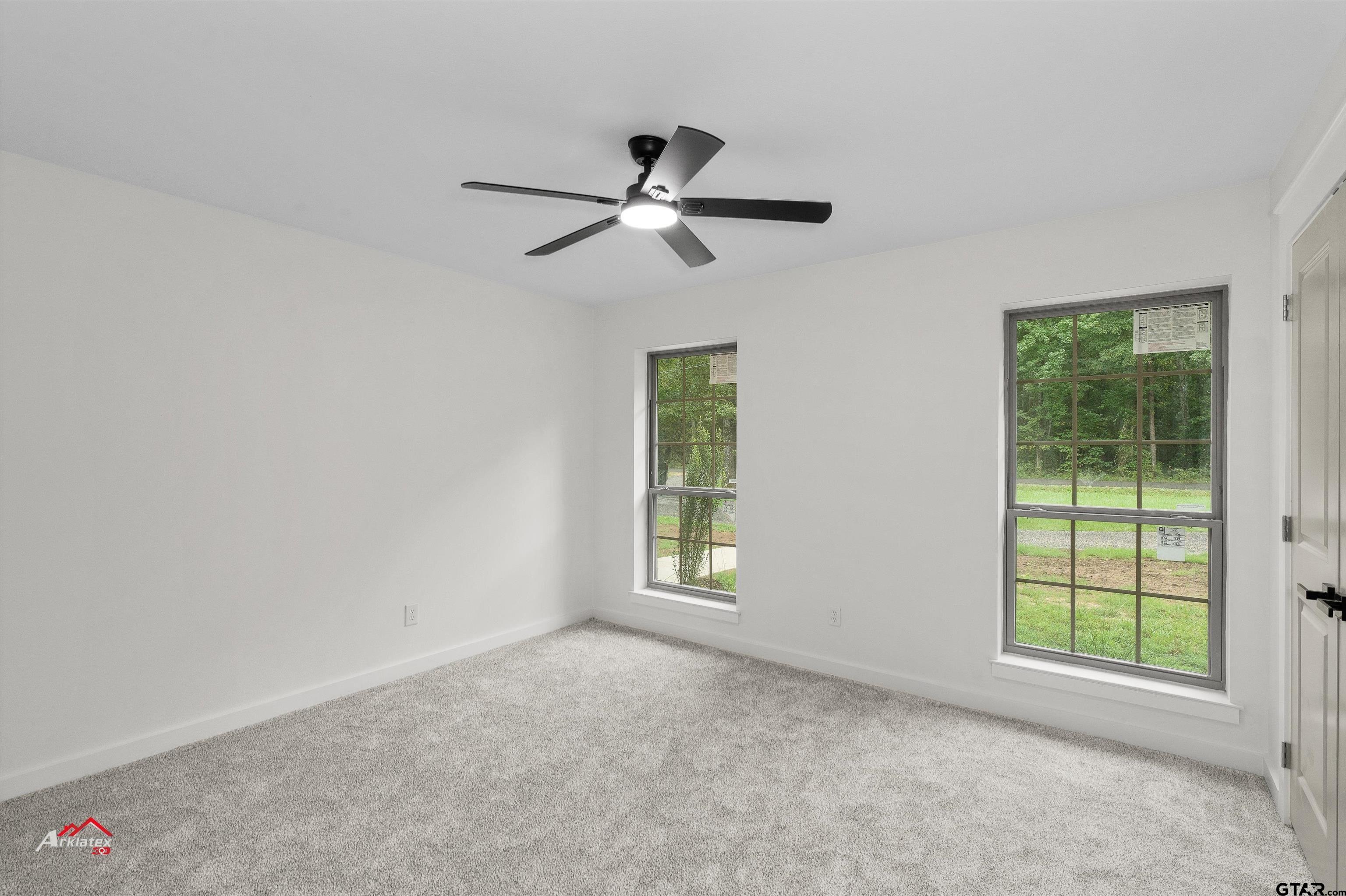 875 Old Town Road Marshall, TX 75672 - Photo 23 of 34 an empty room with windows and closet