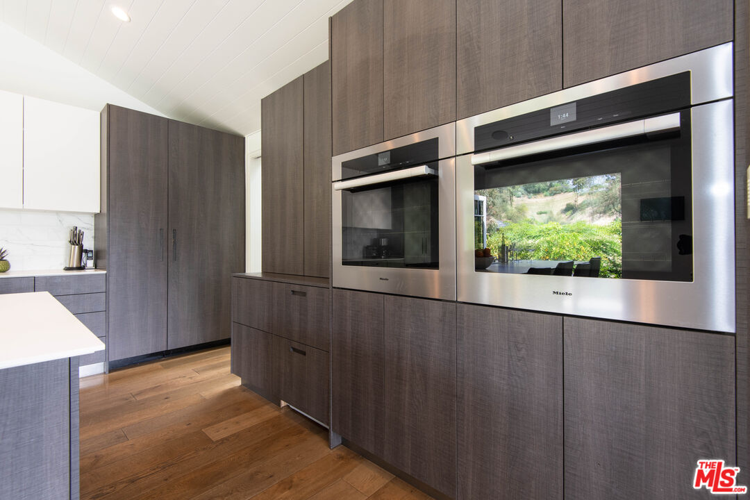 13705 Romany Drive Pacific Palisades, CA 90272 - Photo 11 of 54