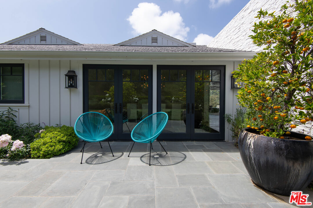 13705 Romany Drive Pacific Palisades, CA 90272 - Photo 15 of 54