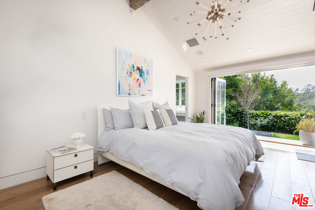 13705 Romany Drive Pacific Palisades, CA 90272 - Photo 25 of 54 a large bed sitting in a bedroom next to a window