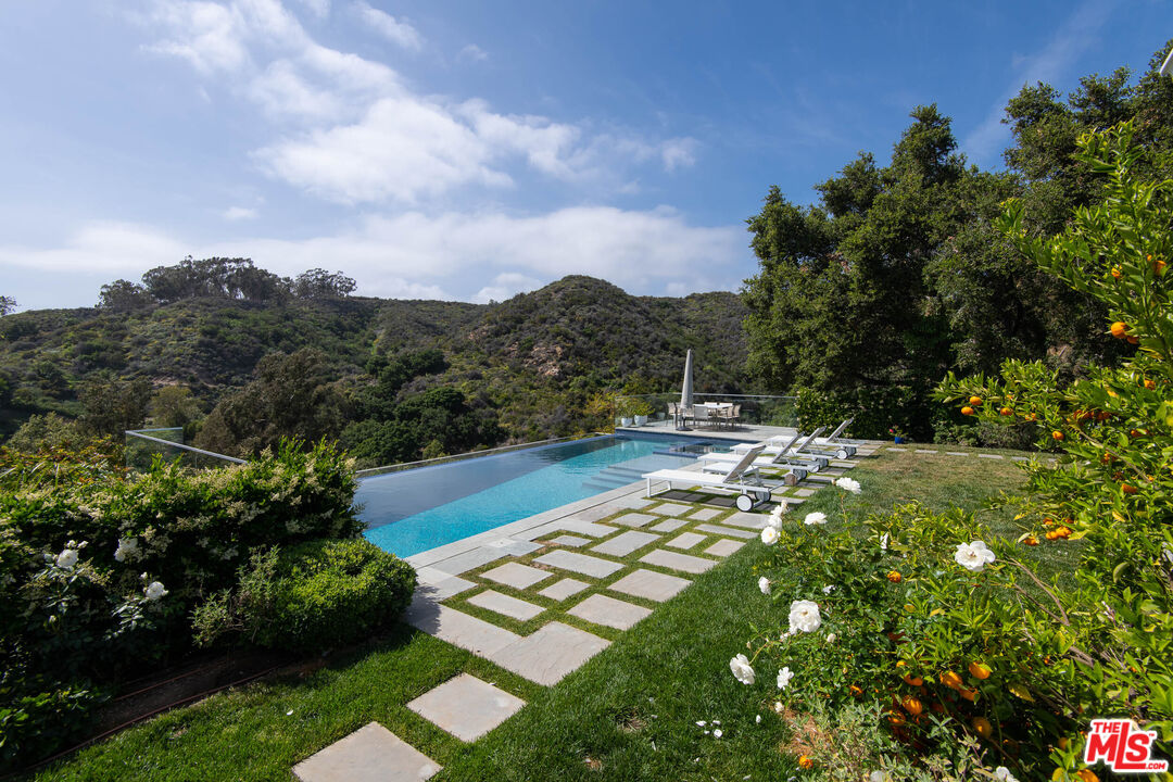 13705 Romany Drive Pacific Palisades, CA 90272 - Photo 26 of 54