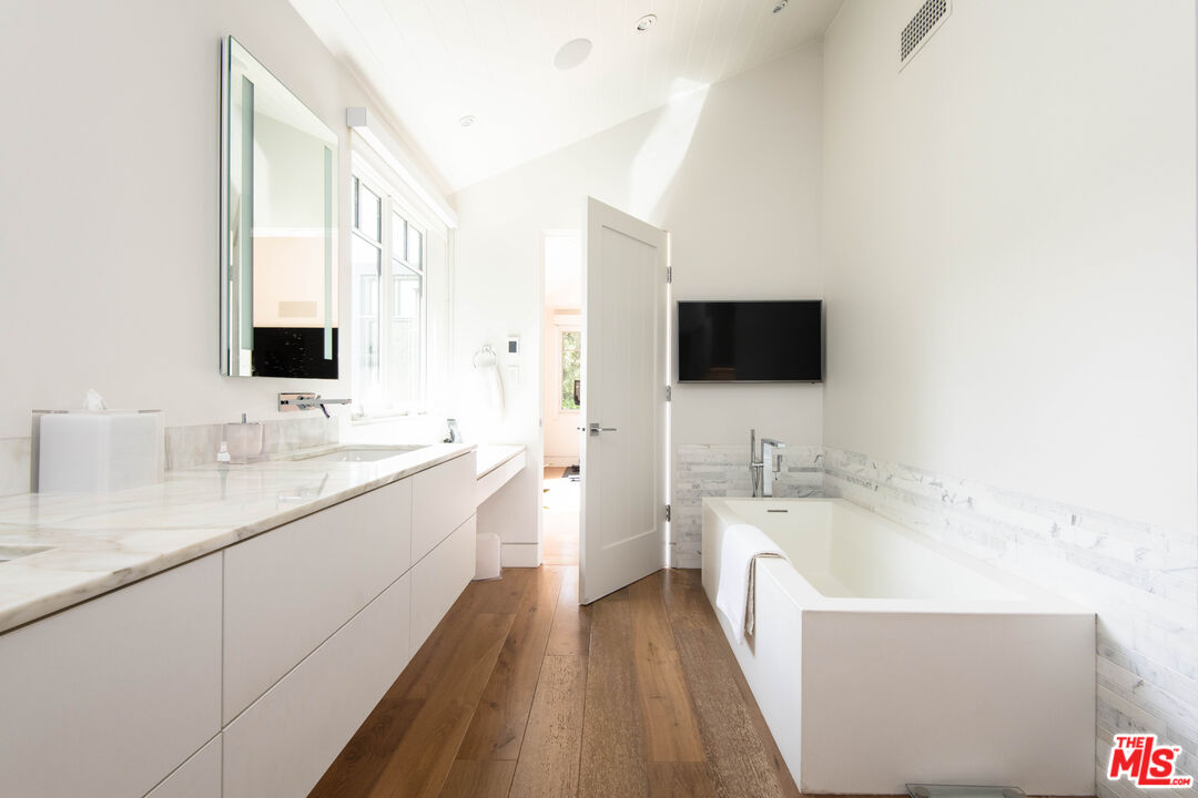 13705 Romany Drive Pacific Palisades, CA 90272 - Photo 28 of 54