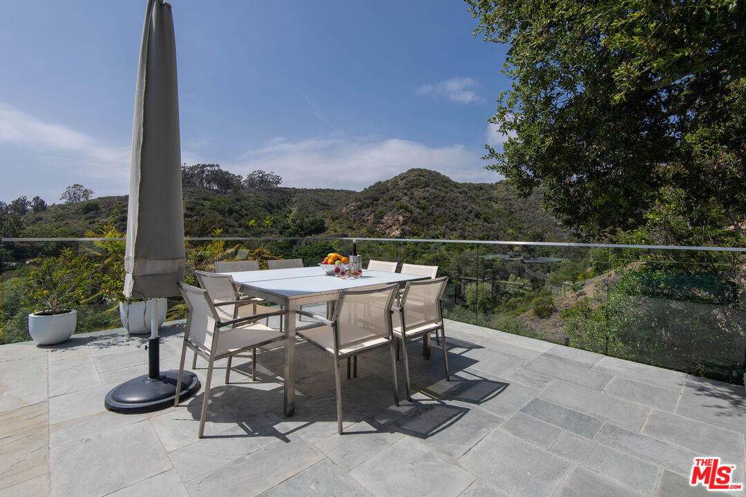 13705 Romany Drive Pacific Palisades, CA 90272 - Photo 3 of 54