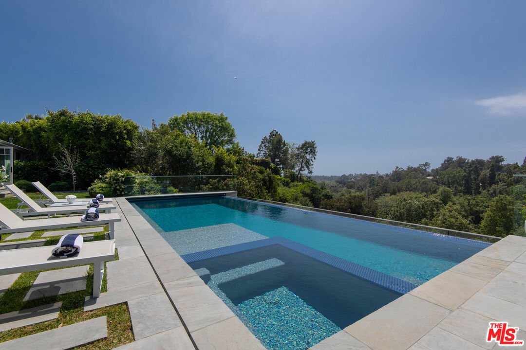 13705 Romany Drive Pacific Palisades, CA 90272 - Photo 4 of 54