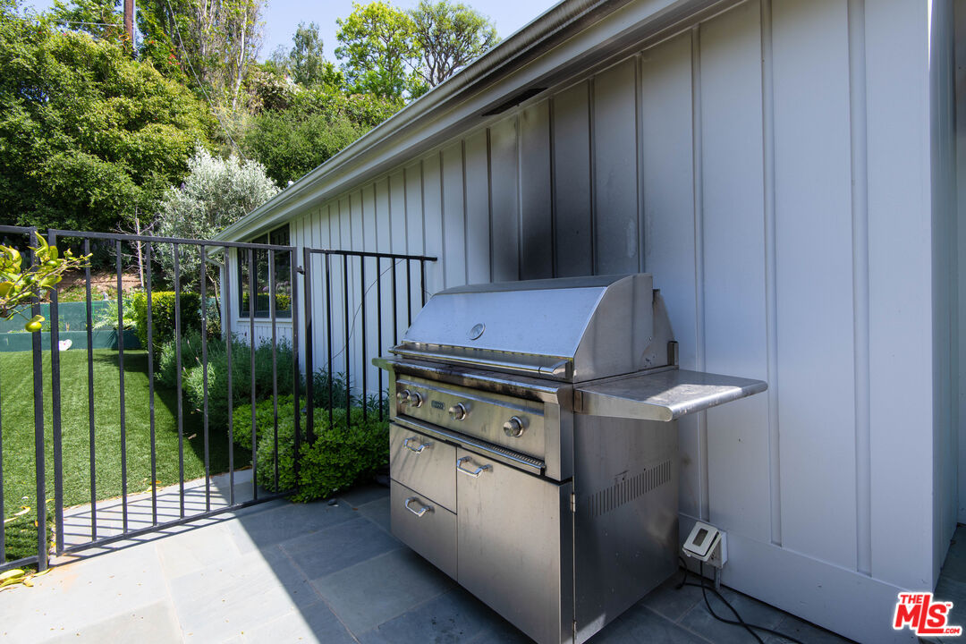 13705 Romany Drive Pacific Palisades, CA 90272 - Photo 41 of 54