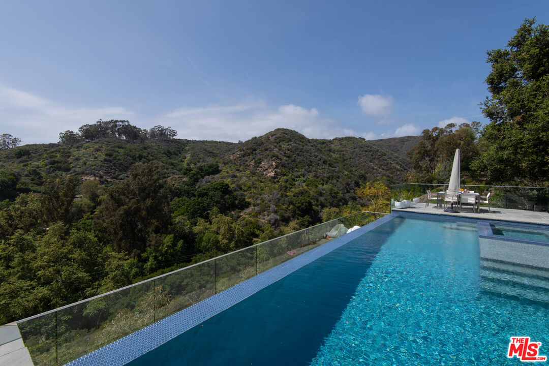 13705 Romany Drive Pacific Palisades, CA 90272 - Photo 5 of 54