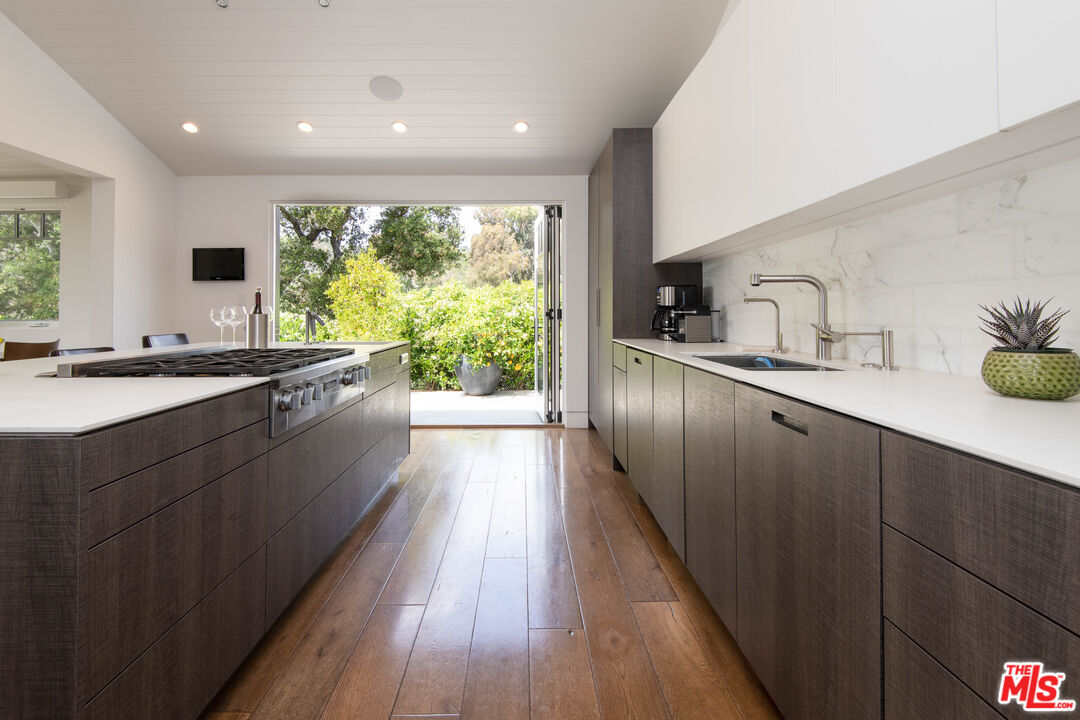 13705 Romany Drive Pacific Palisades, CA 90272 - Photo 10 of 54