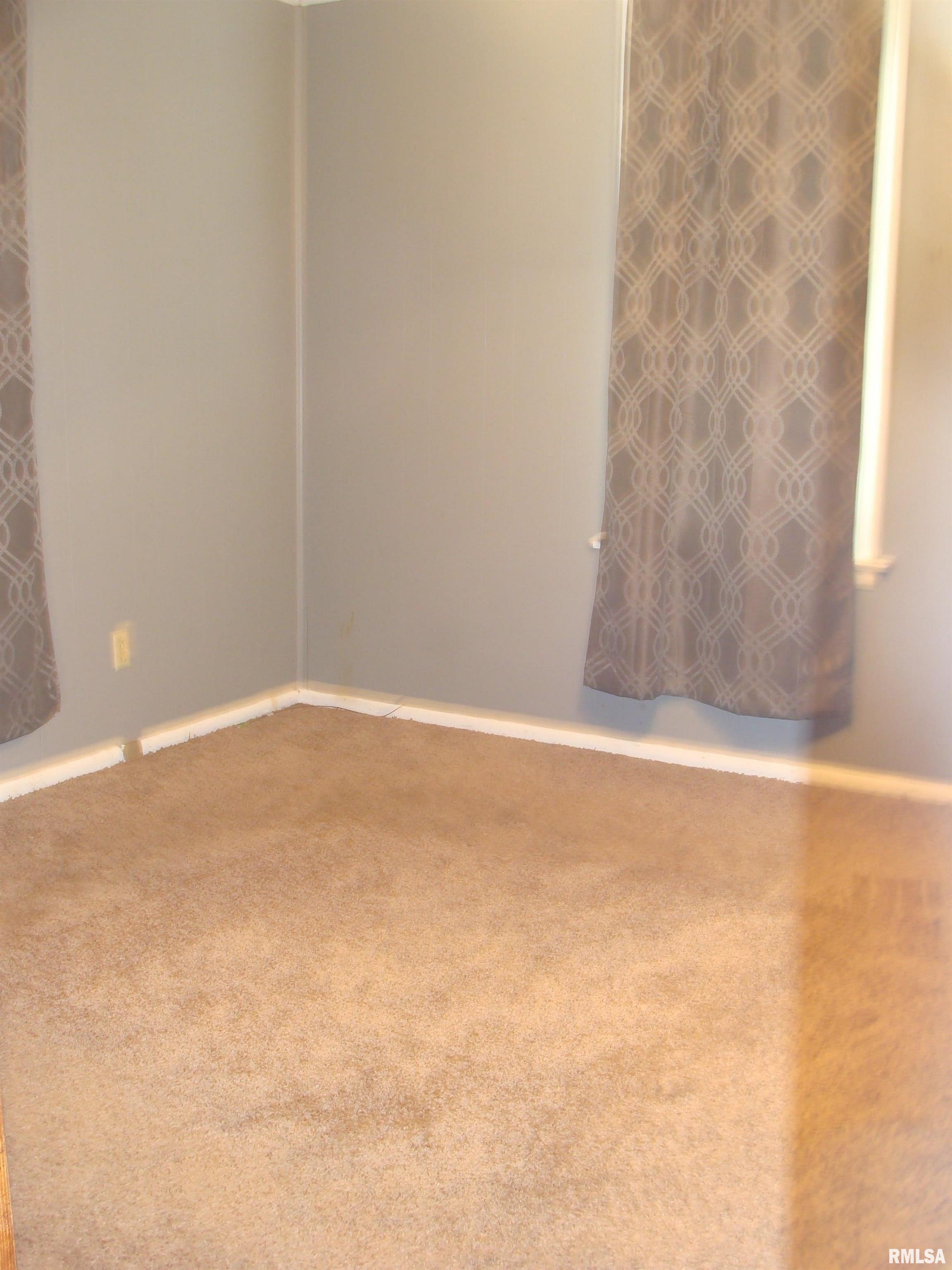 487 North Elmwood Road Farmington, IL 61531 - Photo 15 of 22 Gallery Image 15