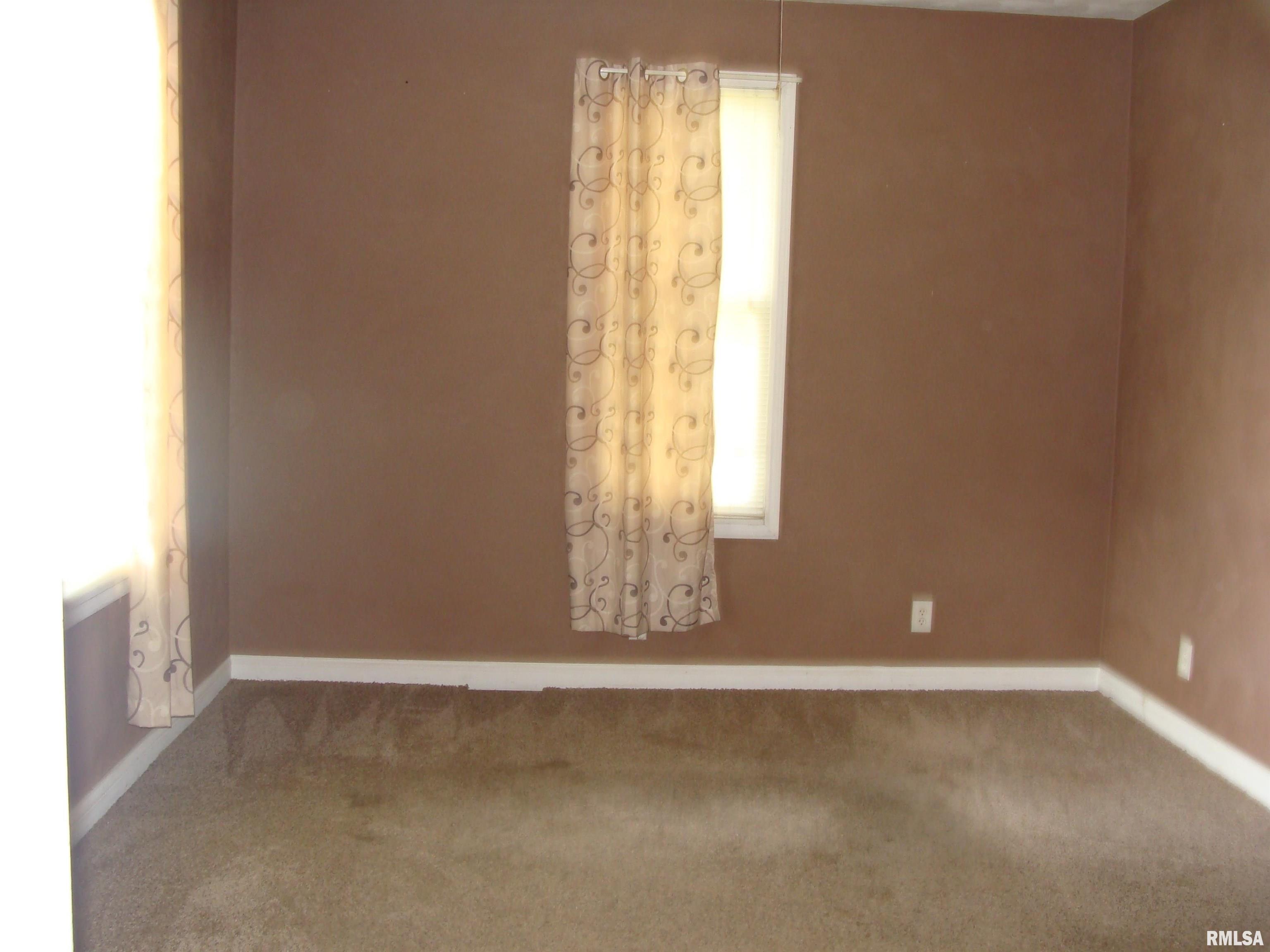 487 North Elmwood Road Farmington, IL 61531 - Photo 16 of 22 Gallery Image 16