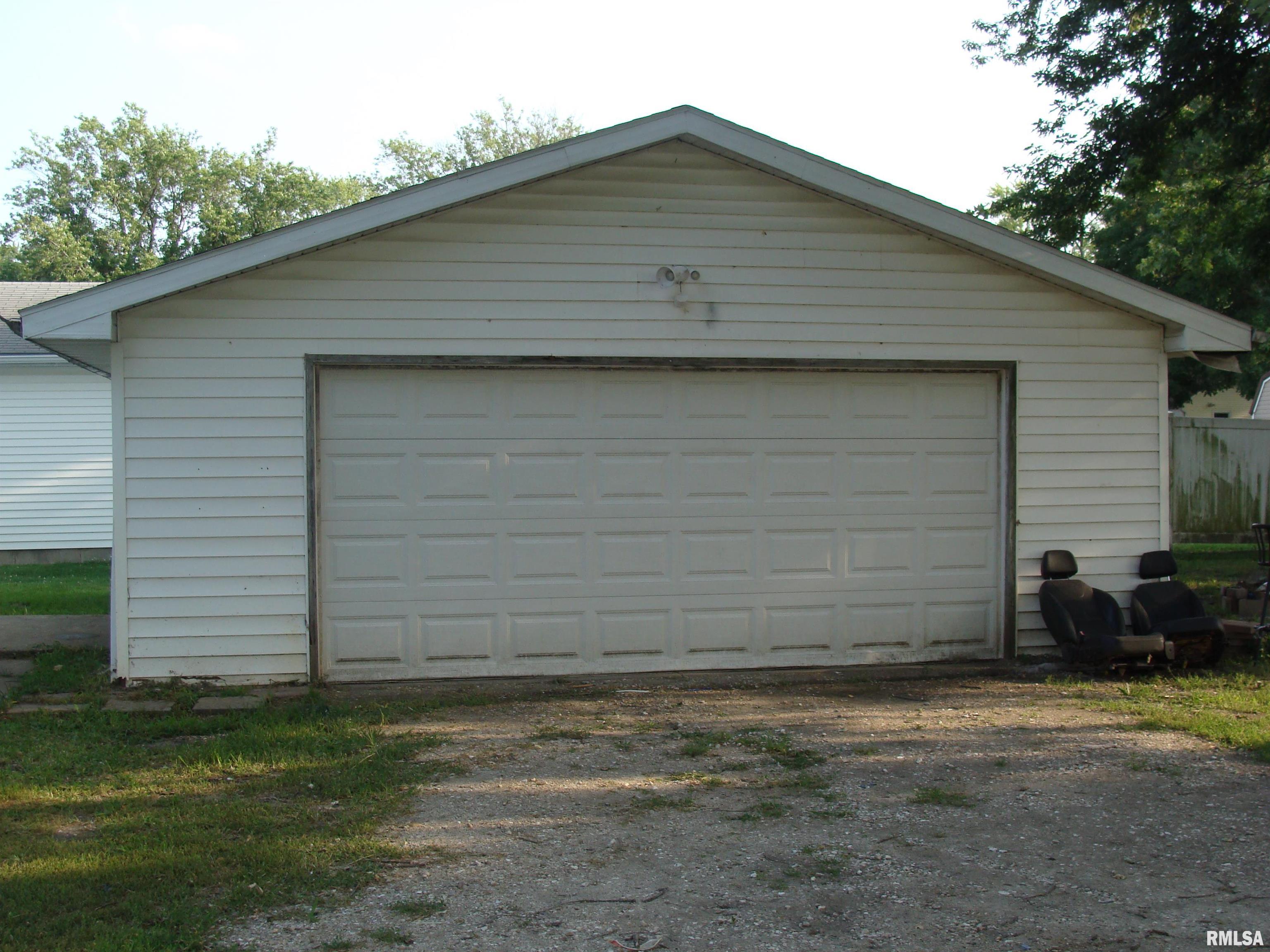 487 North Elmwood Road Farmington, IL 61531 - Photo 5 of 22 Gallery Image 5