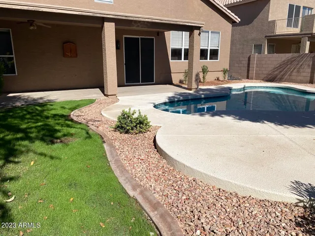 a view of a house with backyard and garden