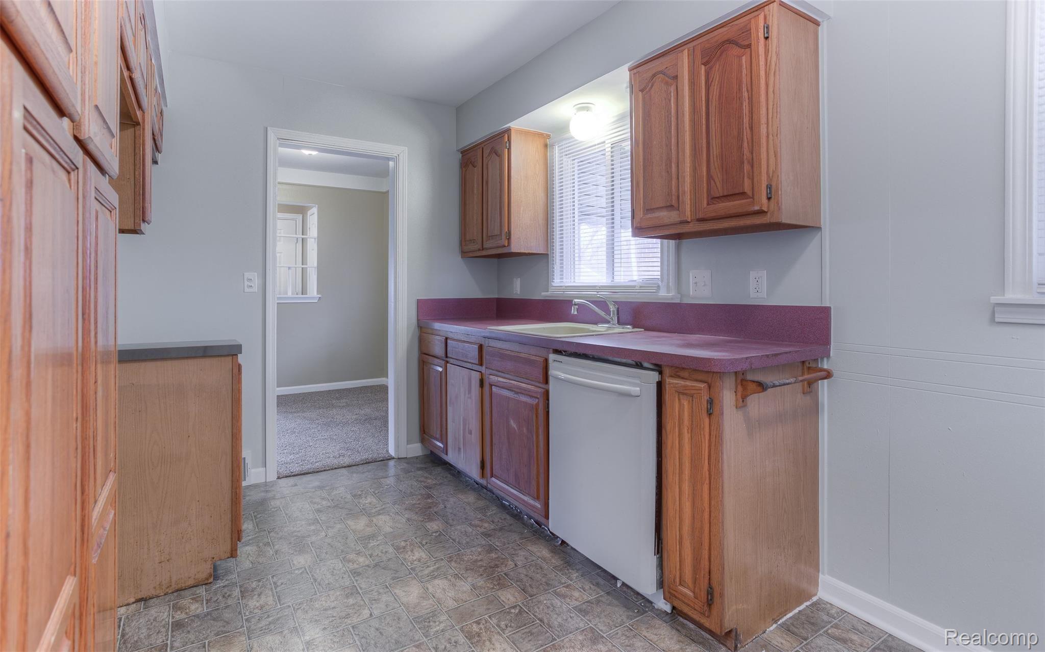 29966 Spring Arbor Drive Inkster, MI 48141 - Photo 11 of 27 29966 spring arbor interiors (7).jpg