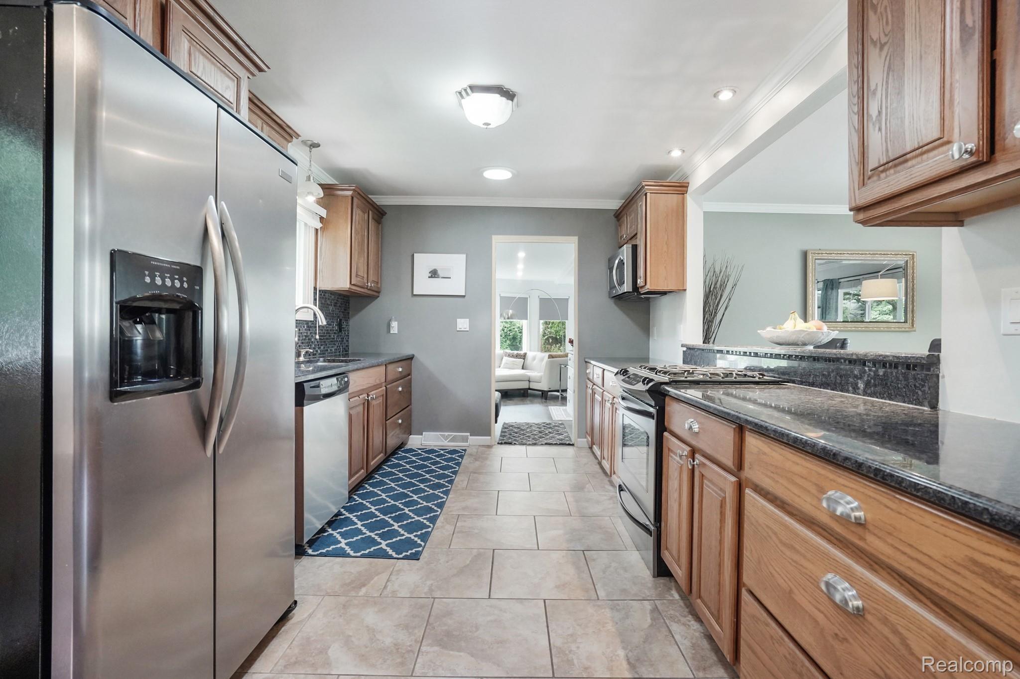 2250 Keith Road West Bloomfield, MI 48324 - Photo 16 of 49 DSC06387.JPEG