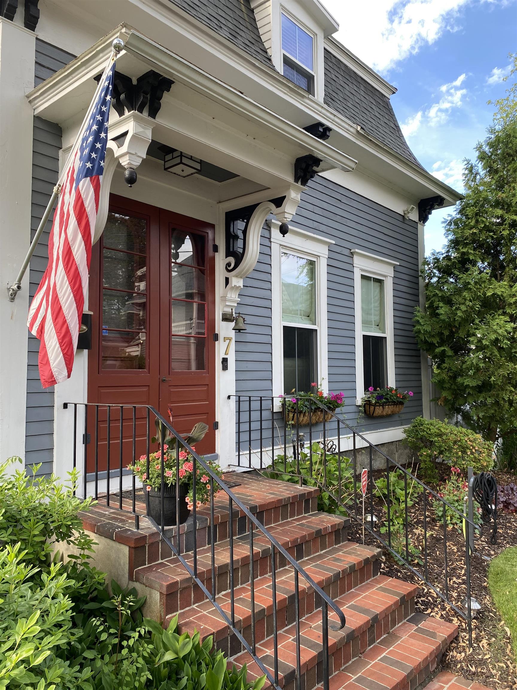 7 West Appleton Street Manchester, NH 03104 - Photo 2 of 40 Gallery Image 2