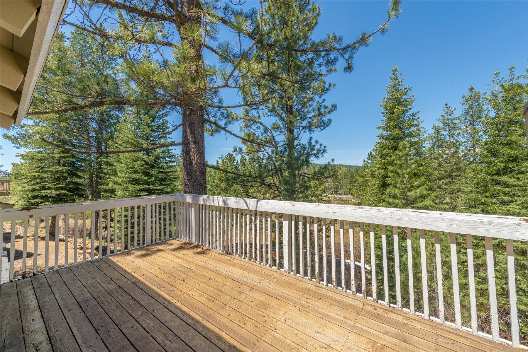 10272 Schaffer Drive Truckee, CA 96161 - Photo 11 of 20 a view of deck with wooden floor and fence