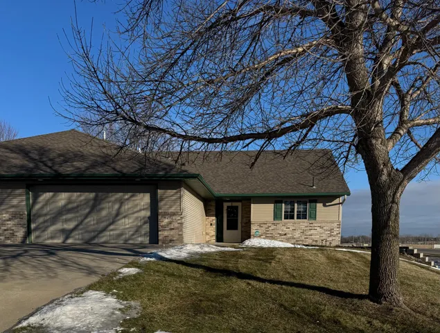 $339,000 | 686 West River Drive, New London, MN 56273