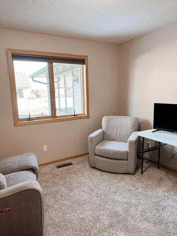 $339,000 | 686 West River Drive, New London, MN 56273