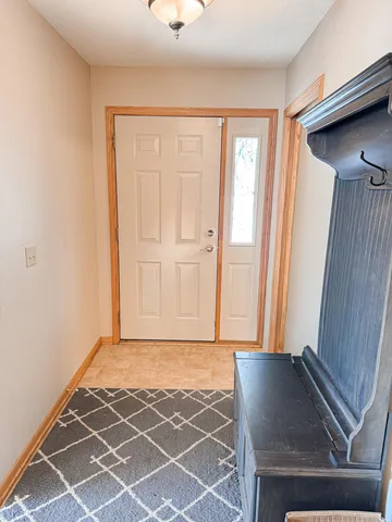 $339,000 | 686 West River Drive, New London, MN 56273