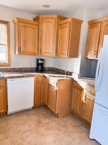 $339,000 | 686 West River Drive, New London, MN 56273