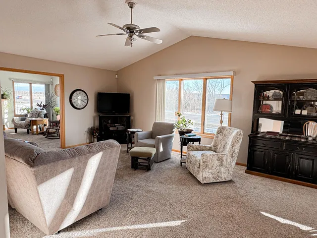 $339,000 | 686 West River Drive, New London, MN 56273