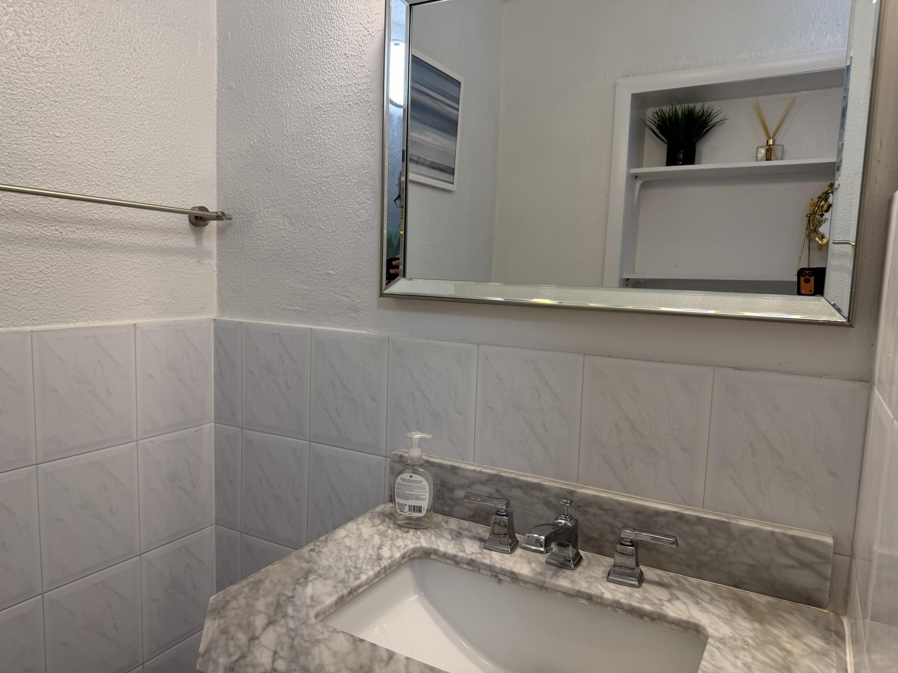 811 Southeast 16th Street Fort Lauderdale, FL 33316 - Photo 11 of 25 a bathroom with a sink and a mirror