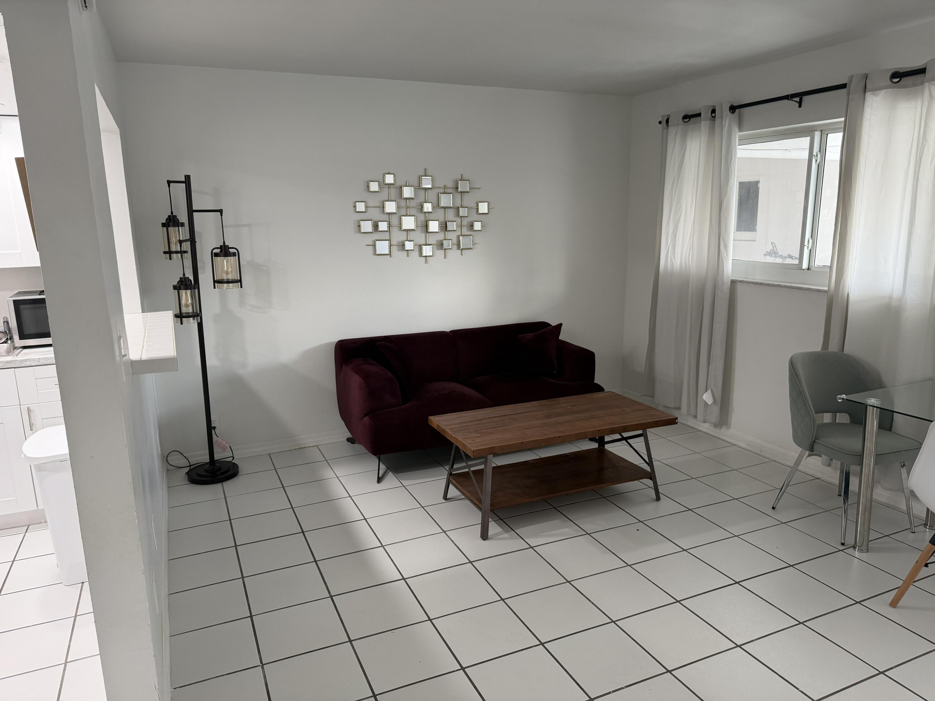 811 Southeast 16th Street Fort Lauderdale, FL 33316 - Photo 19 of 25 a living room with furniture and a rug