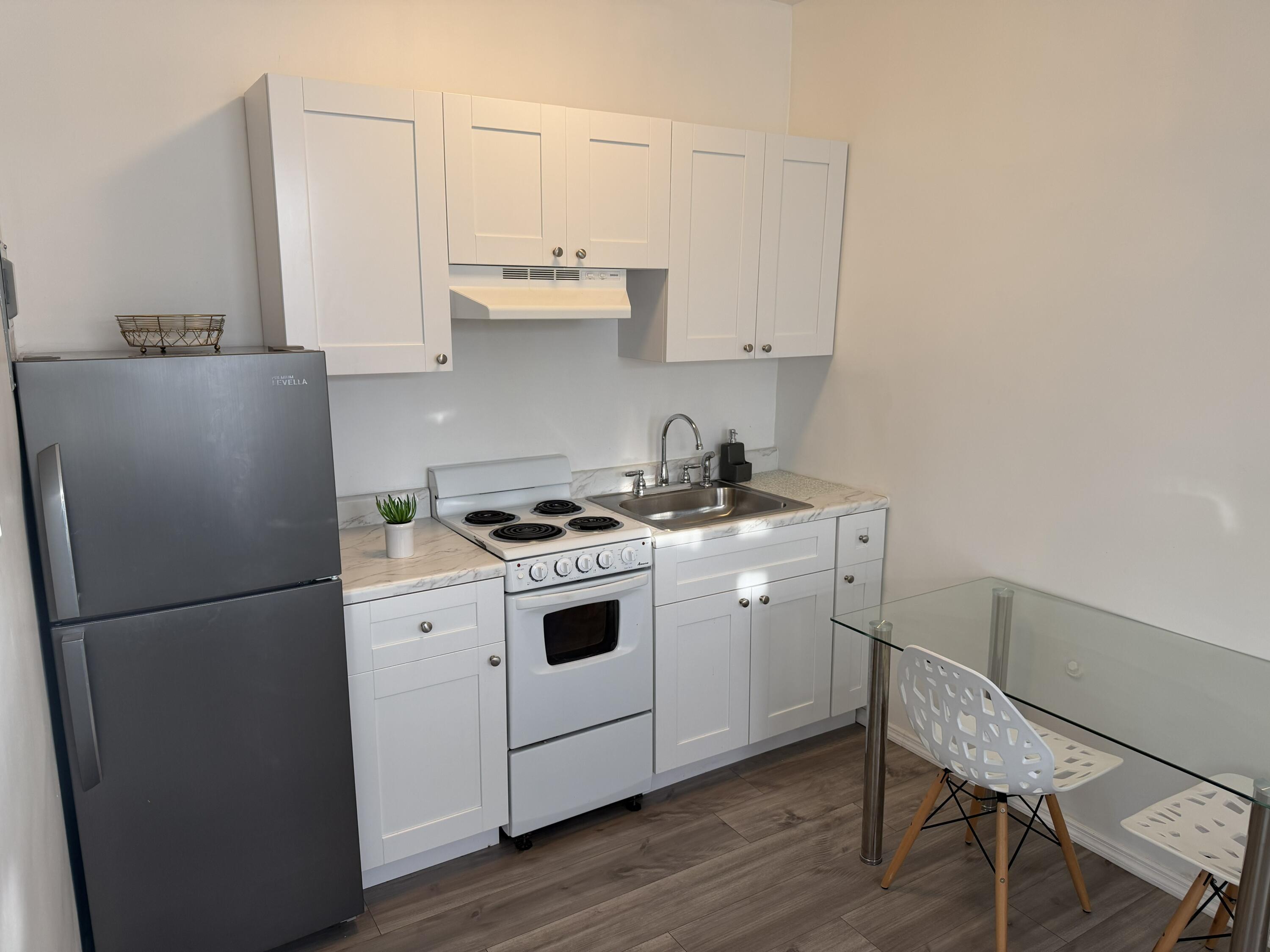 811 Southeast 16th Street Fort Lauderdale, FL 33316 - Photo 21 of 25 a kitchen with stainless steel appliances a white refrigerator stove a sink and dishwasher