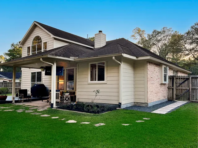 $598,700 | 10 Acacia Park Place, The Woodlands, TX 77382