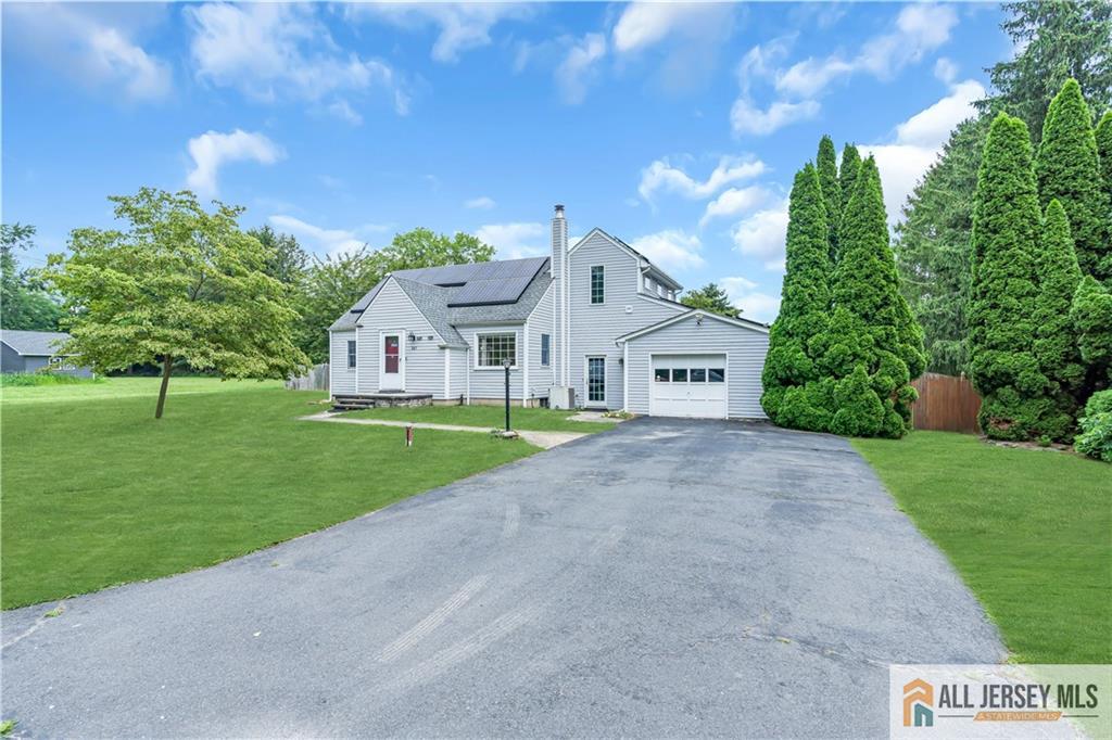 267 Friendship Road Cranbury, NJ 08512 - Photo 3 of 53