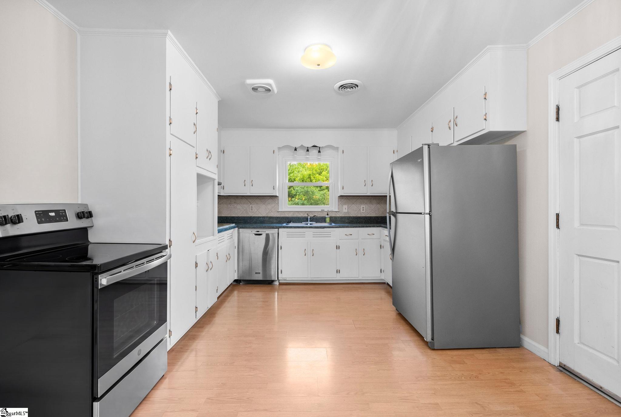 1313 North Parker Road Greenville, SC 29609 - Photo 6 of 48