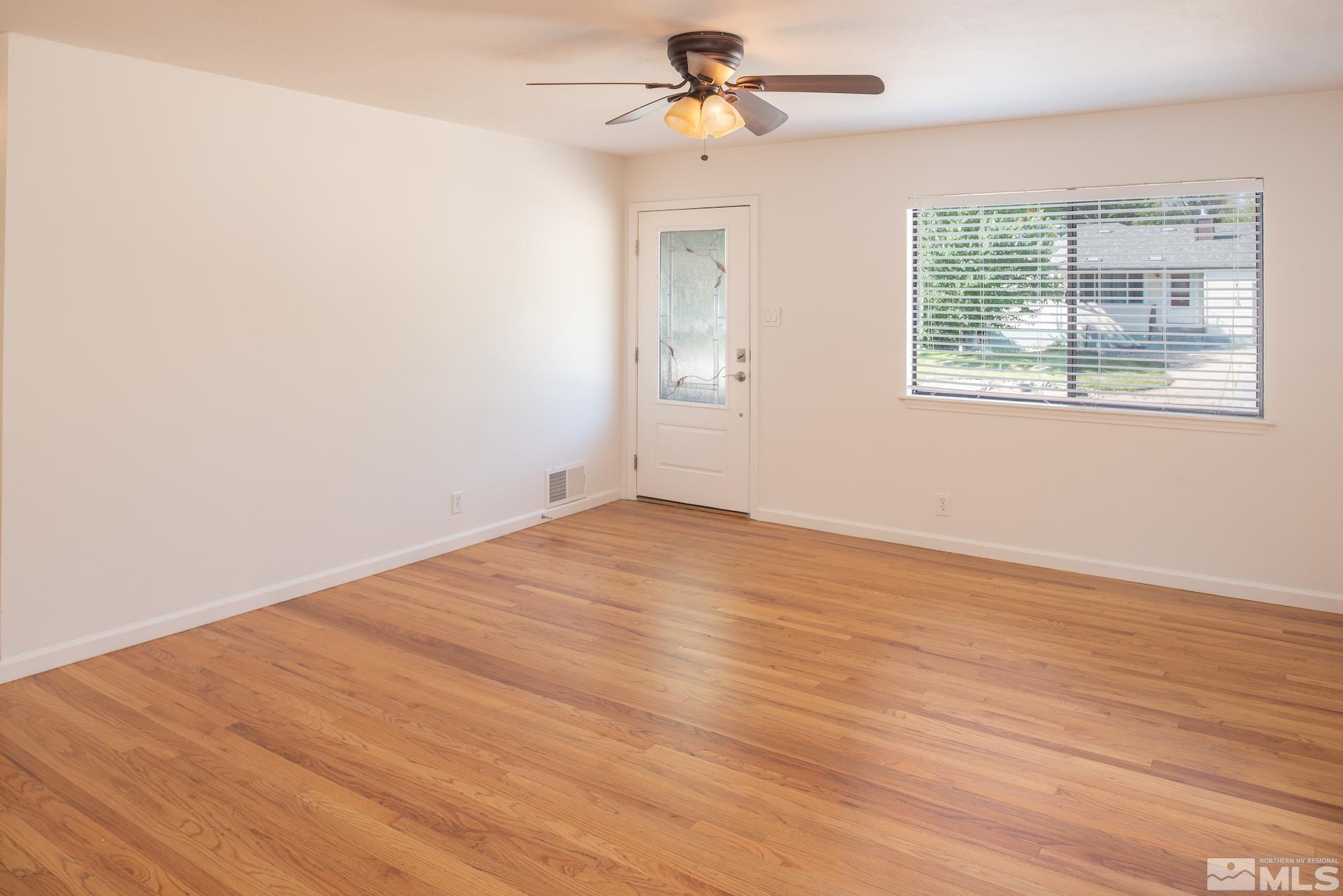 1635 Elmcrest Drive Reno, NV 89503 - Photo 9 of 33 Photo 9
