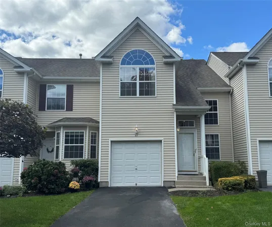 $535,000 | 87 Kettles Lane, Medford, NY 11763