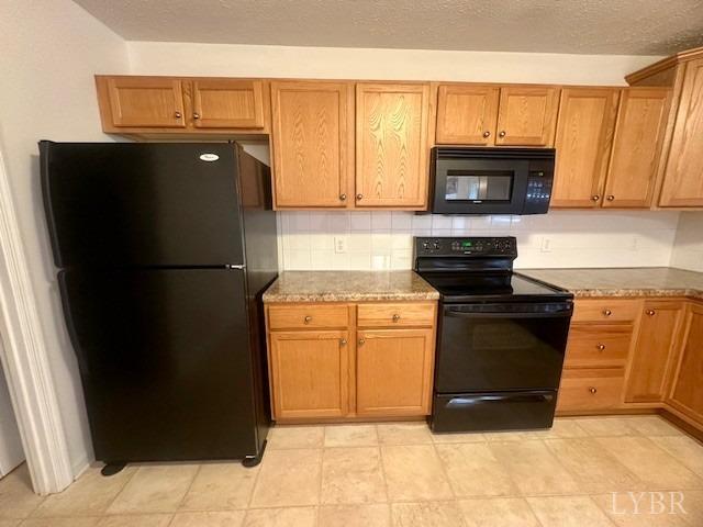 1095 Middle View Drive Forest, VA 24551 - Photo 10 of 25 a kitchen with a refrigerator and a stove