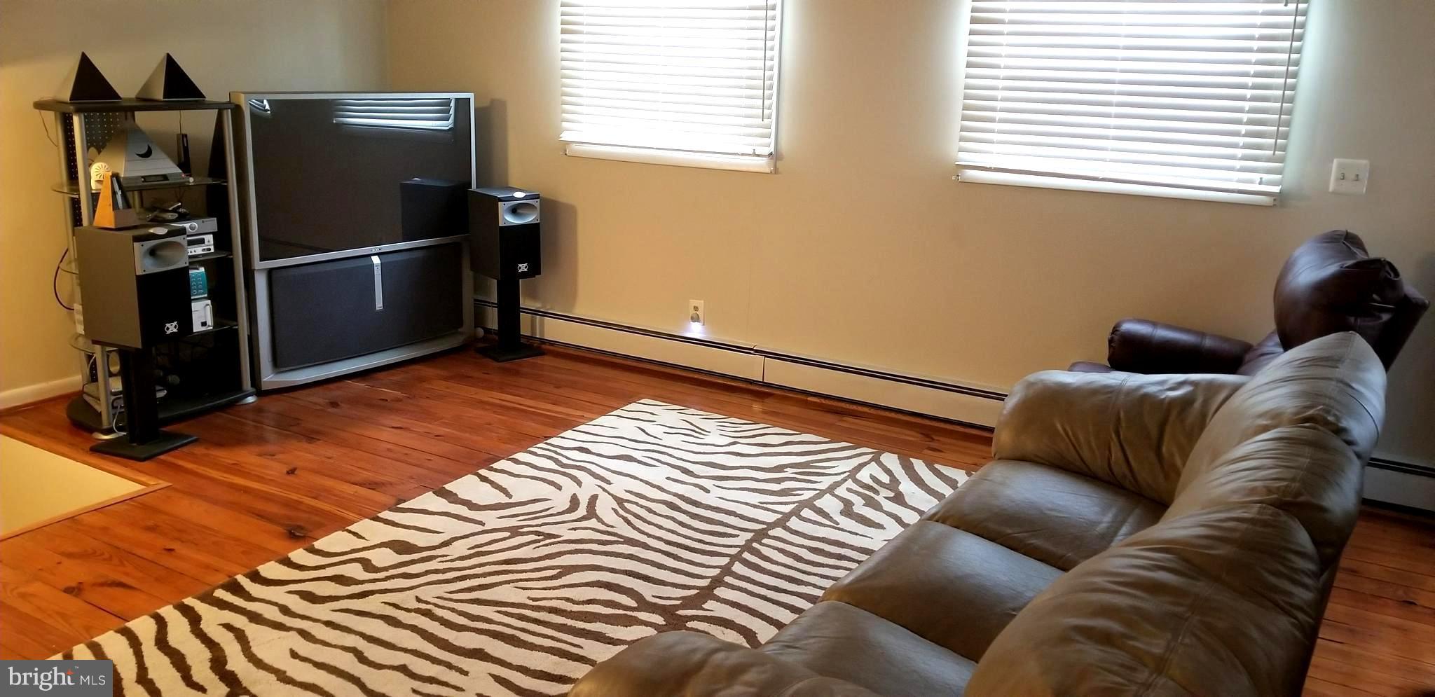 1052 Utterback Store Road Great Falls, VA 22066 - Photo 12 of 30 Living Room