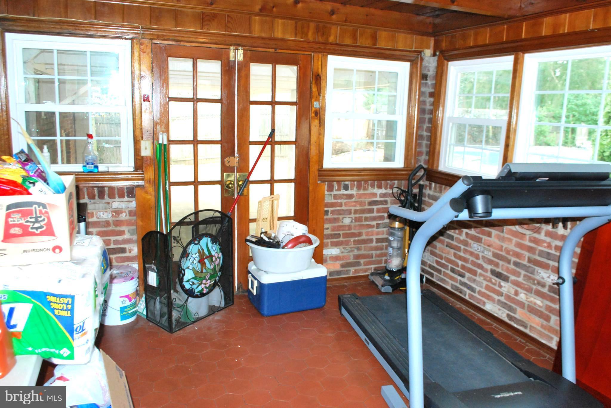 1052 Utterback Store Road Great Falls, VA 22066 - Photo 20 of 30 Sunroom off Kitchen
