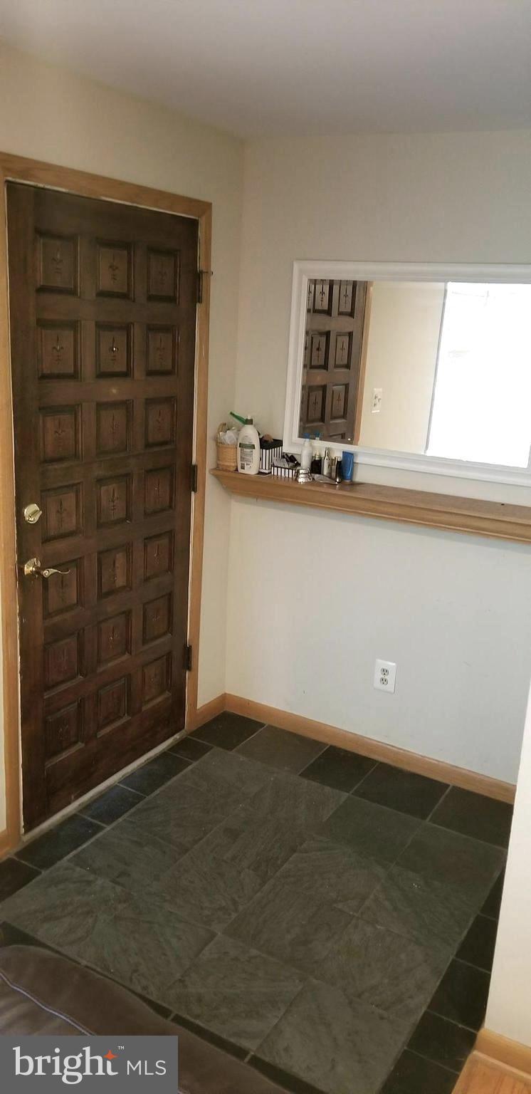 1052 Utterback Store Road Great Falls, VA 22066 - Photo 3 of 30 Foyer