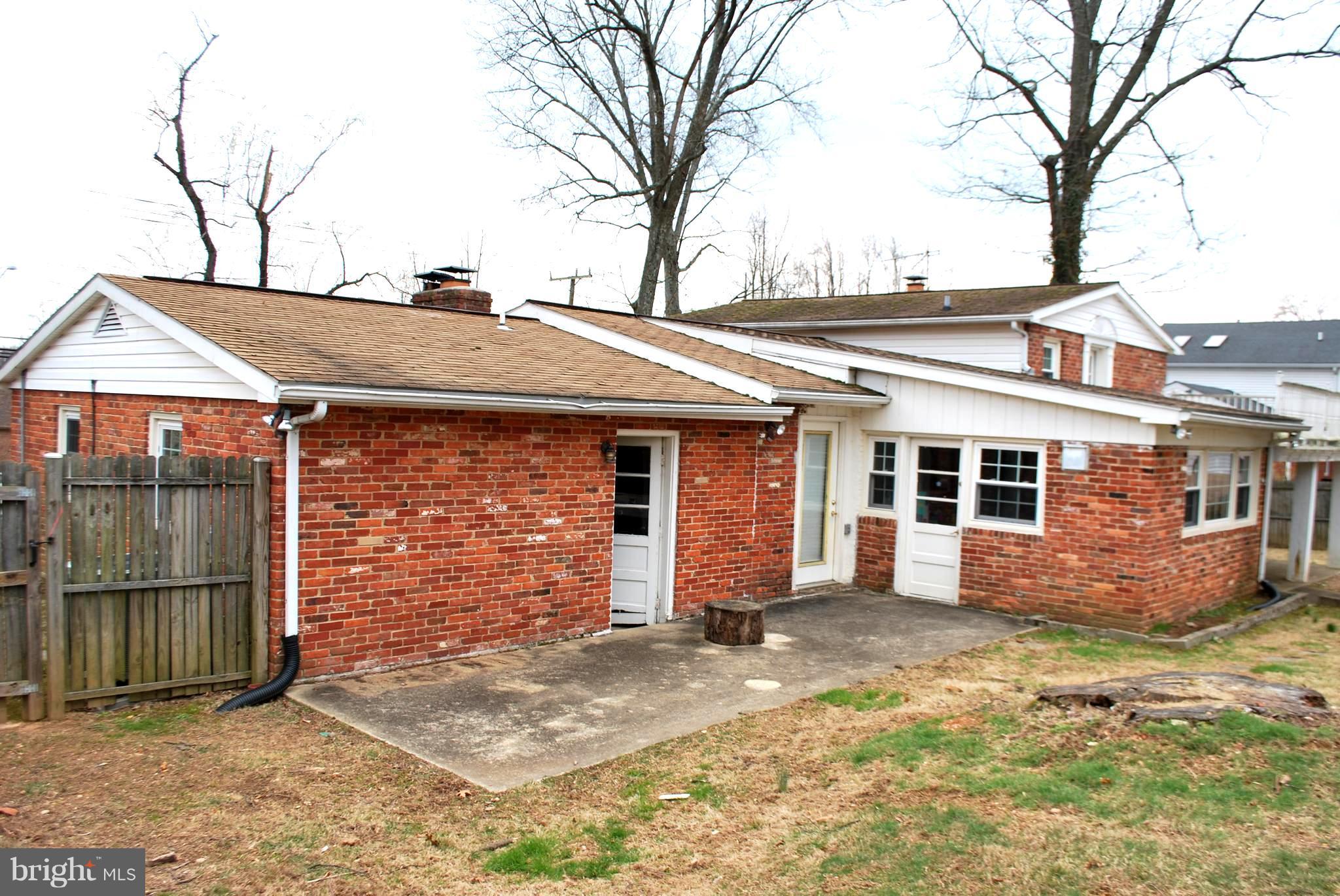 1052 Utterback Store Road Great Falls, VA 22066 - Photo 27 of 30 Exterior (Rear)