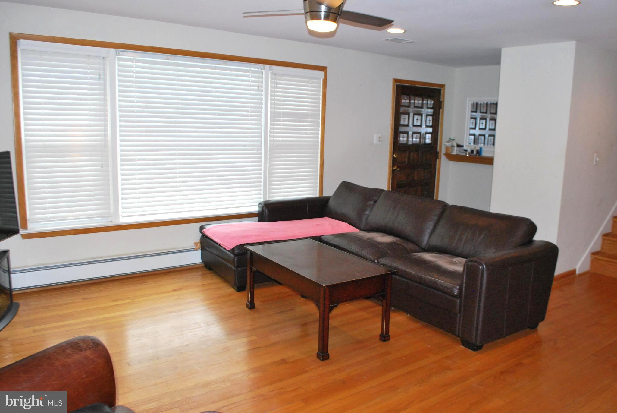1052 Utterback Store Road Great Falls, VA 22066 - Photo 4 of 30 Living Room