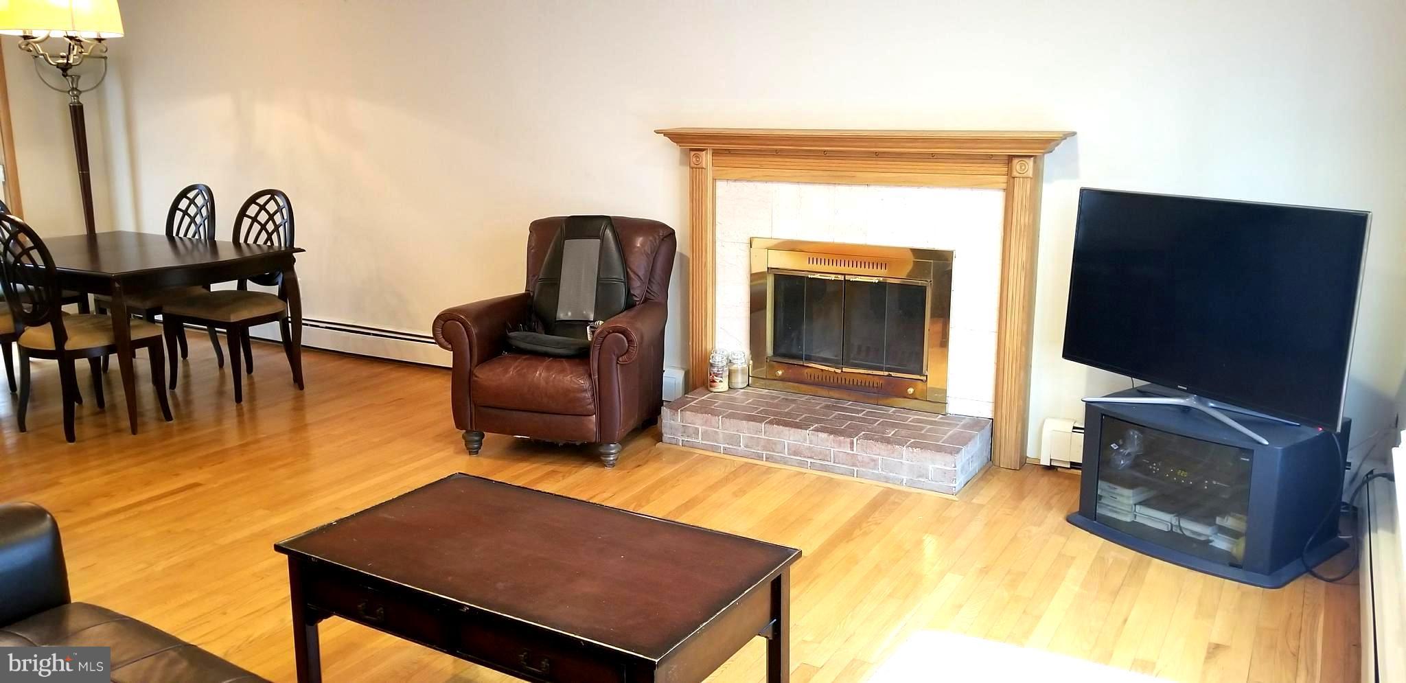 1052 Utterback Store Road Great Falls, VA 22066 - Photo 6 of 30 Living Room
