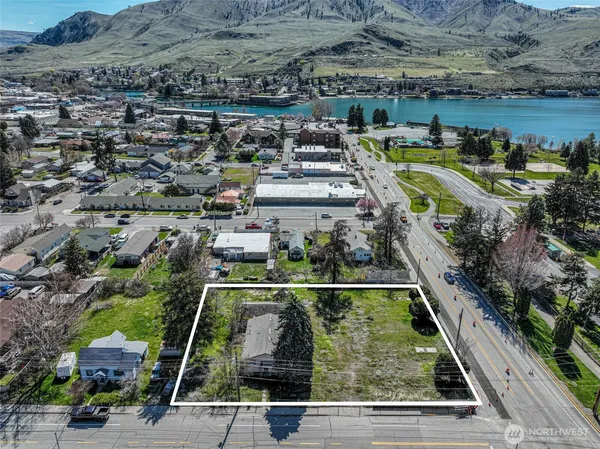 $900,000 | 325 West Highland Avenue, Chelan, WA 98816