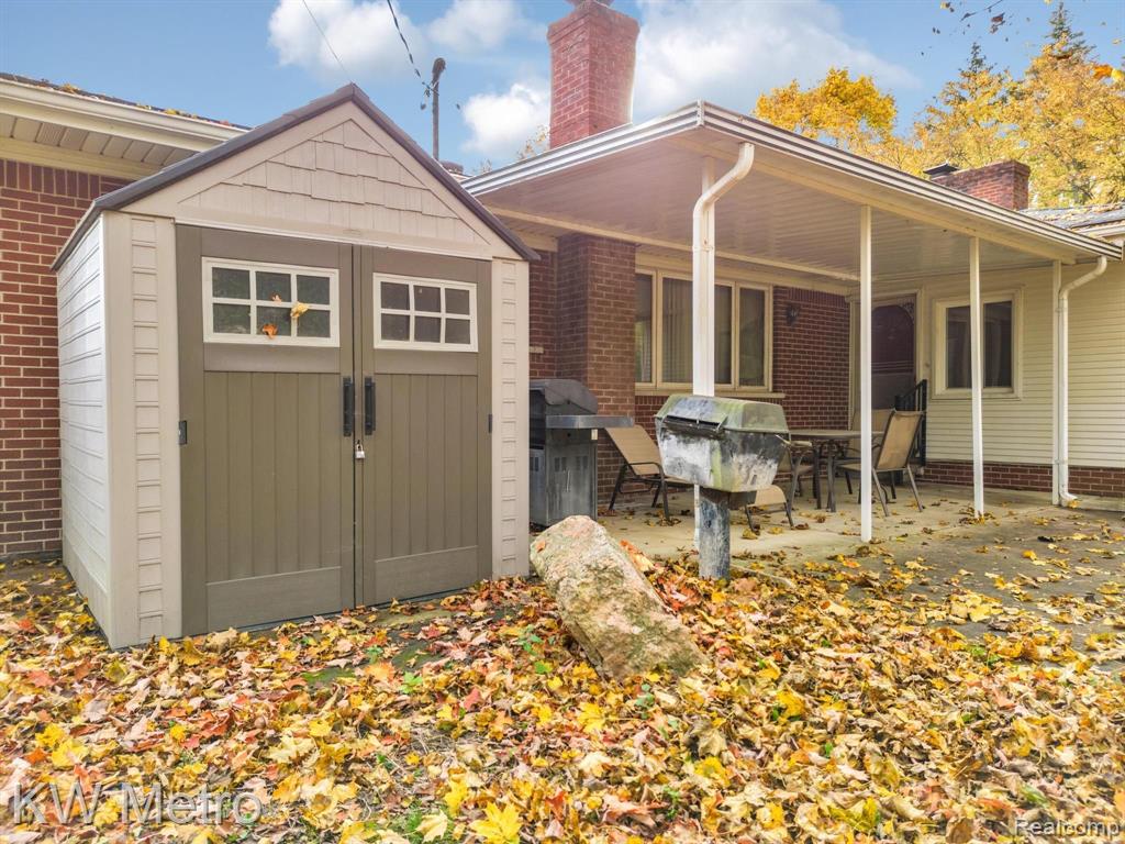 7380 Villamuer Road West Bloomfield, MI 48322 - Photo 50 of 59