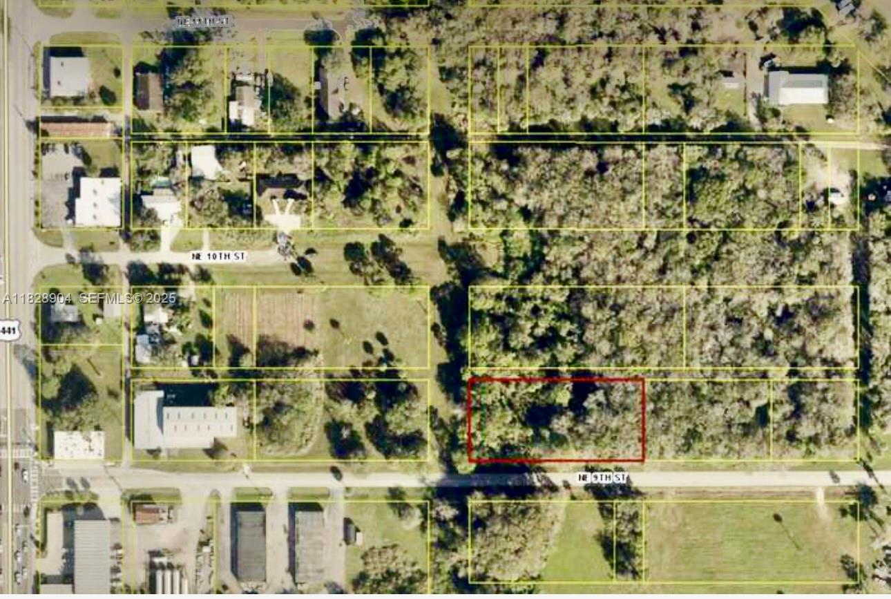 9 Northeast 9th Street Okeechobee, FL 34972 - Photo 2 of 3 view of a bathroom