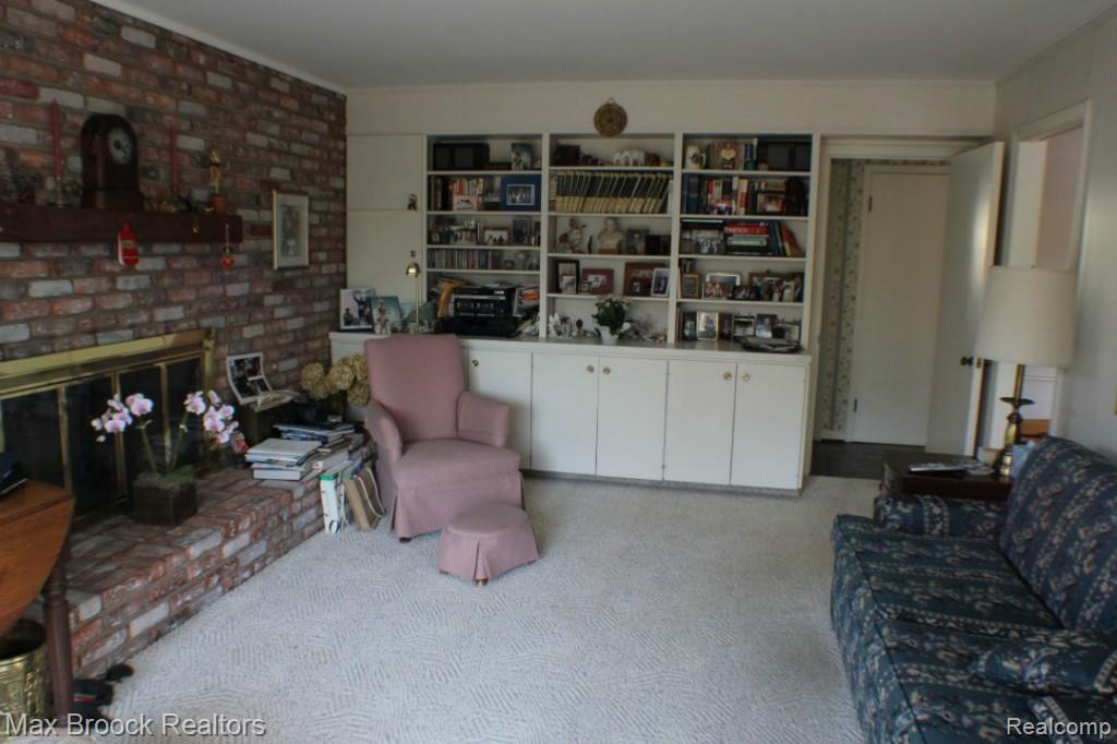 5674 Raven Road Bloomfield Hills, MI 48301 - Photo 8 of 23 Family Room1.jpg