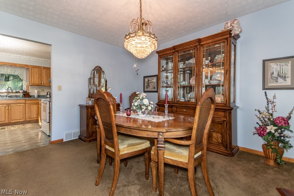 4750 Farnhurst Road Cleveland, OH 44124 - Photo 7 of 33
