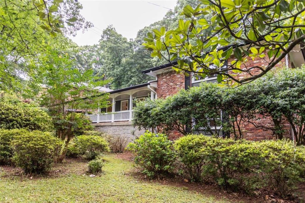 1025 Vistavia Circle Decatur, GA 30033 - Photo 4 of 56