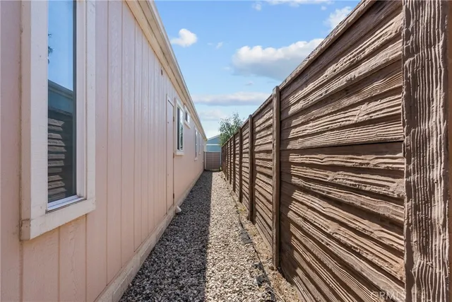 $285,000 | 27828 Spyglass Lane, Canyon Country, CA 91351