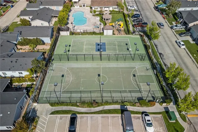 $285,000 | 27828 Spyglass Lane, Canyon Country, CA 91351