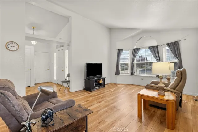 $285,000 | 27828 Spyglass Lane, Canyon Country, CA 91351