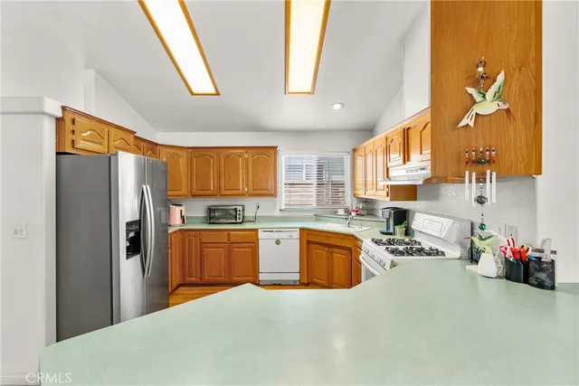 $285,000 | 27828 Spyglass Lane, Canyon Country, CA 91351